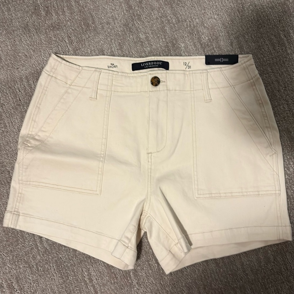 Stretchy Liverpool cream denim short